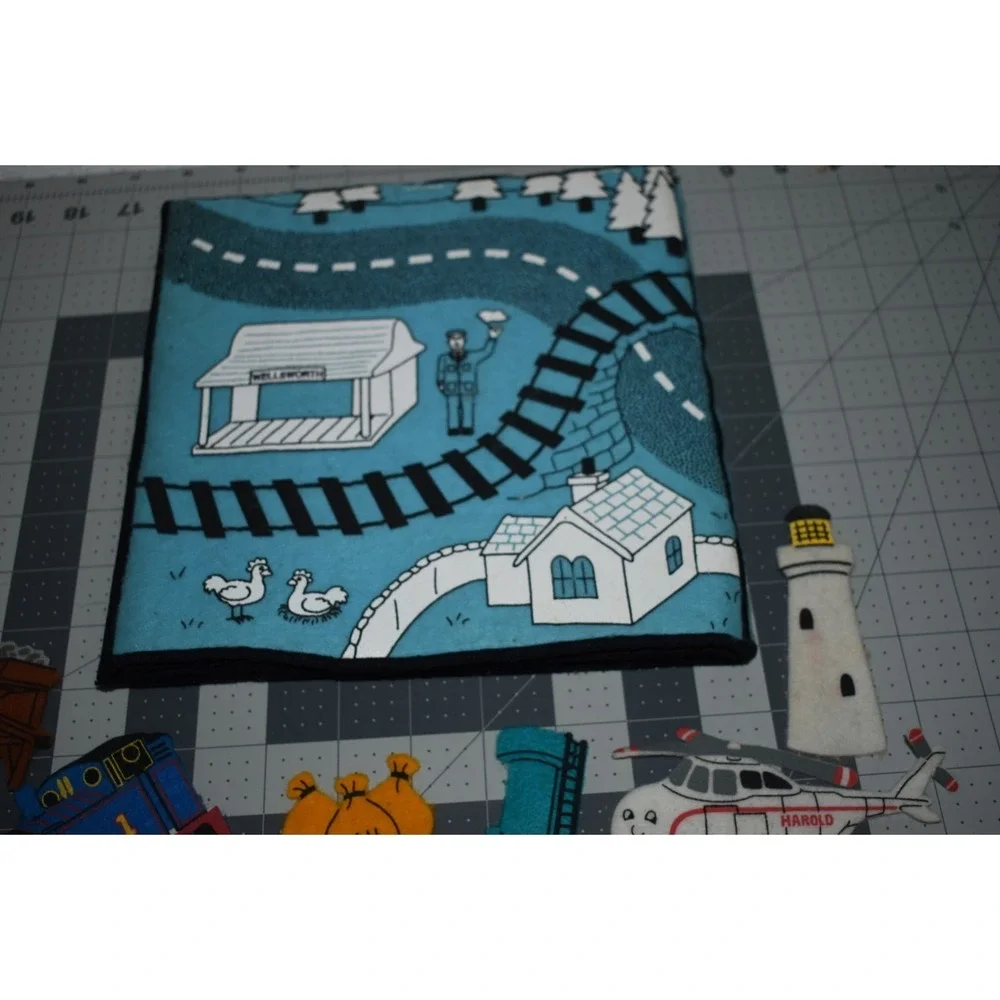 THOMAS TRAIN & FRIENDS FELT KIDS STORY Book with PIECES parts Vintage 2000